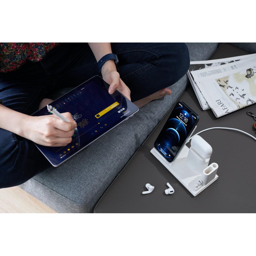 Adam Elements OMNIA Q4 15W 4-in-1 Wireless Charging Station for iPhone, Apple Watch, Apple Pencil, and AirPod case